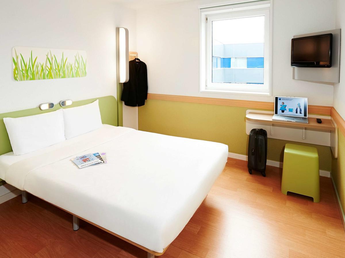 Ibis Budget Монбельяр Экстерьер фото